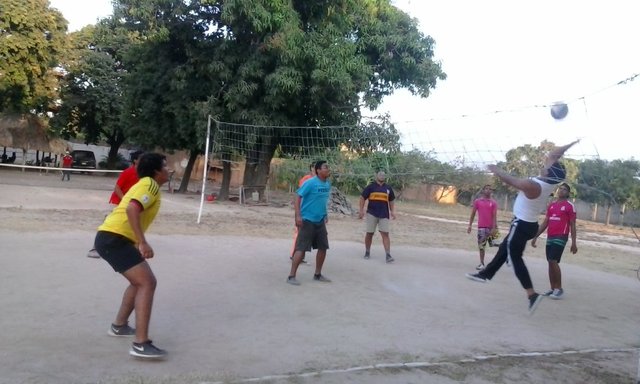 I PLAYED VOLLEYBALL WITH MY FRIENDS