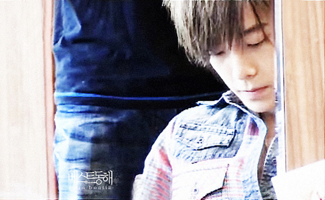 Donghae's father passed away