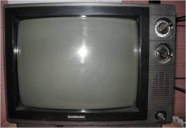 TELEVISOR - BLANCO Y NEGRO