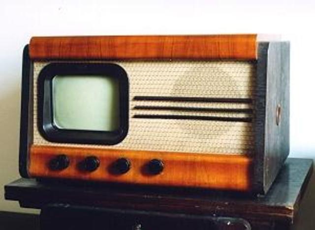 PRIMERA TELEVISIÓN PORTATIL