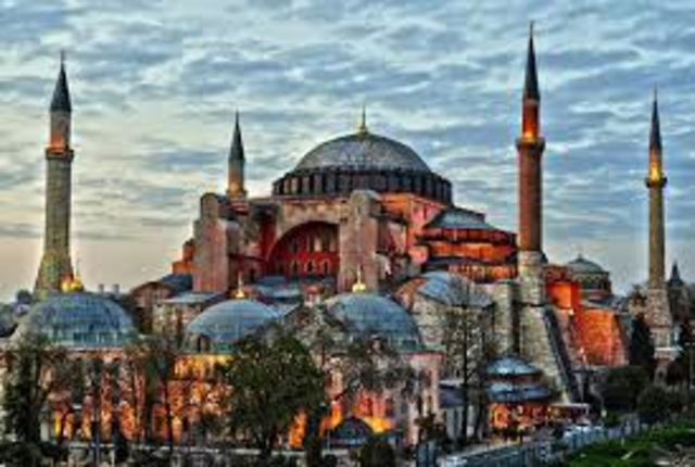 Hagia Sophia is Bulit