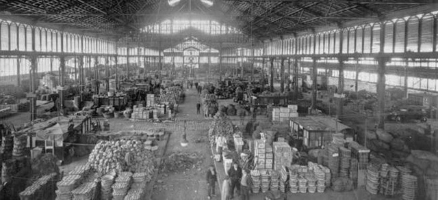 Construcció del Mercat del Born.