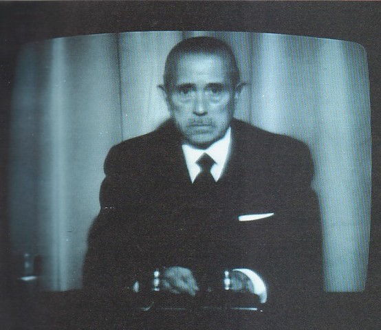 Fi de la dictadura franquista.