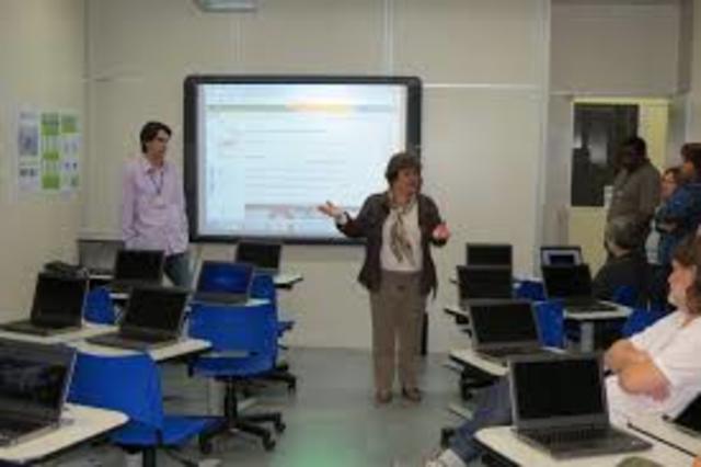 Surgimento da implantação de projetos-piloto para a informatização em universidades