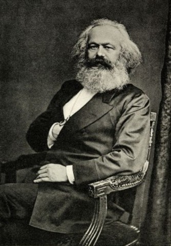 nace karl marx.