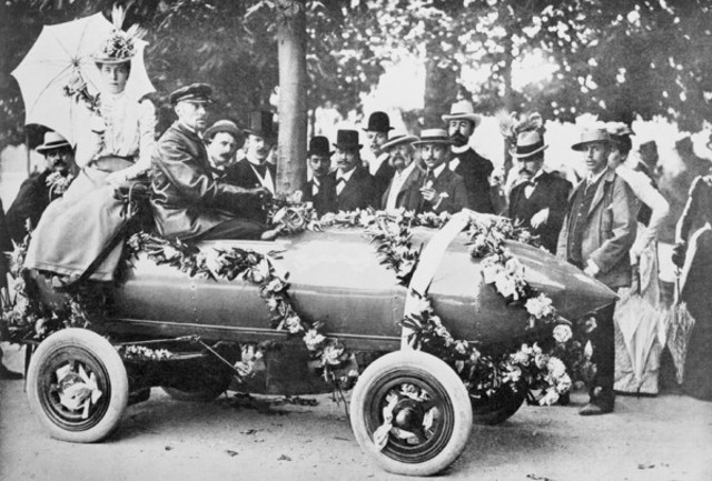 Electric car broke the 1 mile a minute