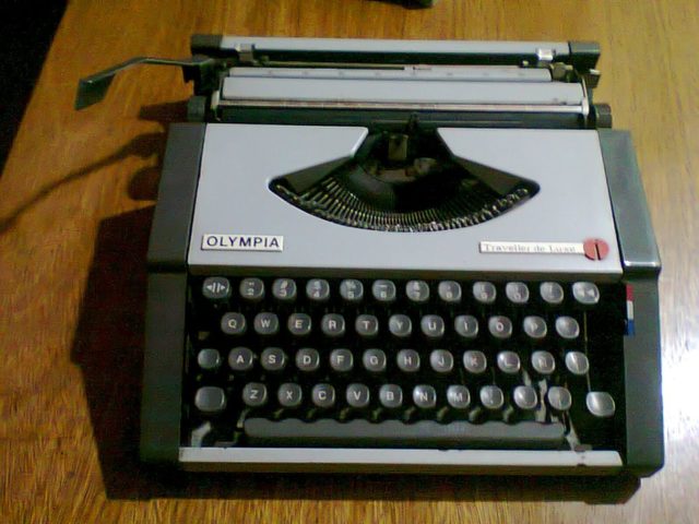 MAQUINA DE ESCRIBIR