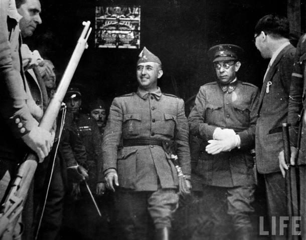 Galicia pasa ás mans de Franco