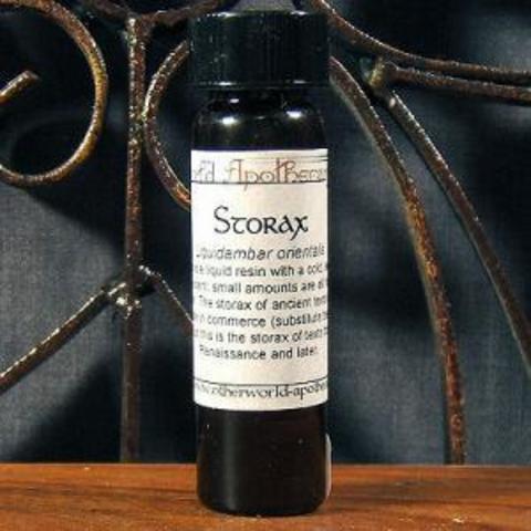 El químico alemán Fritz Klatte descubrió el pegamento conocido como la cola blanca (pegamento blanco)