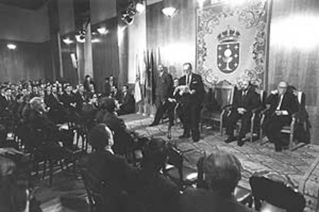 Constitúese a Xunta preautonómica