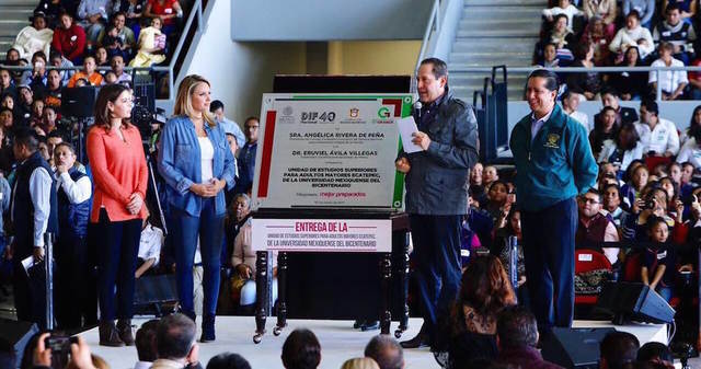 El gobierno Mexicano hace entrega de las computadoras MX