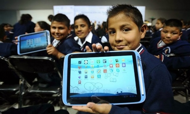 El gobierno Mexicano hace entrega de las  Tabletas MX
