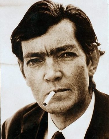 Júlio Córtazar, nació en Bélgica un 26 de Agosto de 1914, escritor argentino.