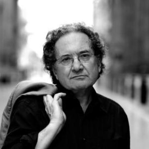 Ricardo Piglia, nació en Argentina el año 1941, escritor y crítico literario argentino.