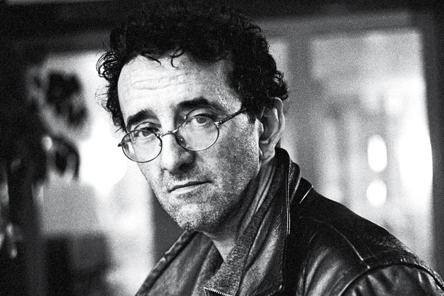 Roberto Bolaño, nació en santiago el año 1953, escritor chileno.
