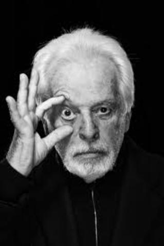 Alejandro Jodorowsky, nació en Chile el año 1929, escritor y director de cine.