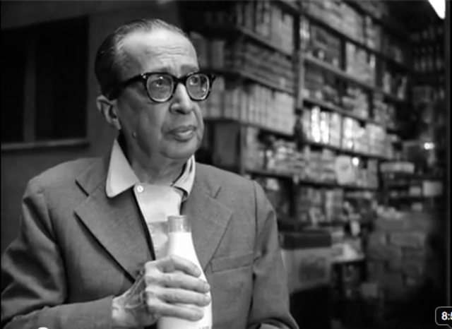 Manuel Bandeira, nació en Recife el año 1886, poeta brasileño que descató también como ensayista, cuentista, crítico, traductor, periodista y docente.