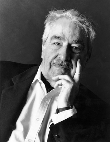 Álvaro Mutis, nació en Bogota el año 1923, escritor y poeta colombiano.