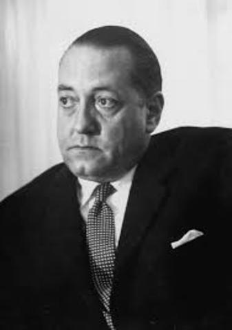 Alejo Carpentier naciò en la Habana en 1904, y fallecìo en Paris en 1980. Fue novelista, ensayador, y  narrador.