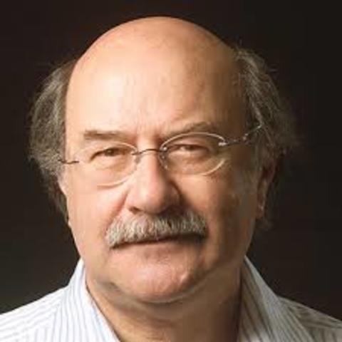 Antonio Skarmeta, naciò el 7 de noviembre de 1940 en Antofagasta (Chile). Escritor y profesor.