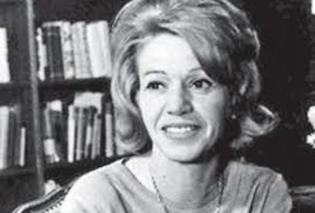 Elena Garro, nació el 11 de diciembre de 1916 en Puebla, y falleció en Cuernavaca Morelos el 22 de agosto de 1998. Fue periodista, guionista, cuentista, dramaturga y cuentista.