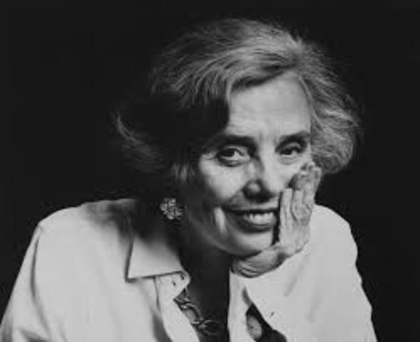 Elena Poniatowska, nació el 19 de mayo de 1932 en París (Francia). Es escritora y periodista.