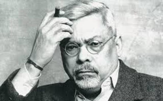 Guillermo Cabrera Infante. Nació el 22 de abril de 1929 en Cuba y falleció el 21 de febrero de 2005 en Londres. Fue guionista y escritor.