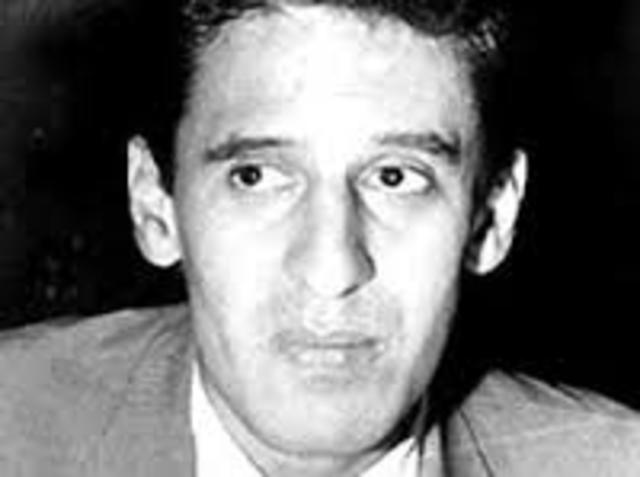 Roque Dalton. Nació el 14 de mayo de 1935 en El Salvador y falleció en la mismo lugar el 10 de mayo de 1975. Fue periodista, y poeta.