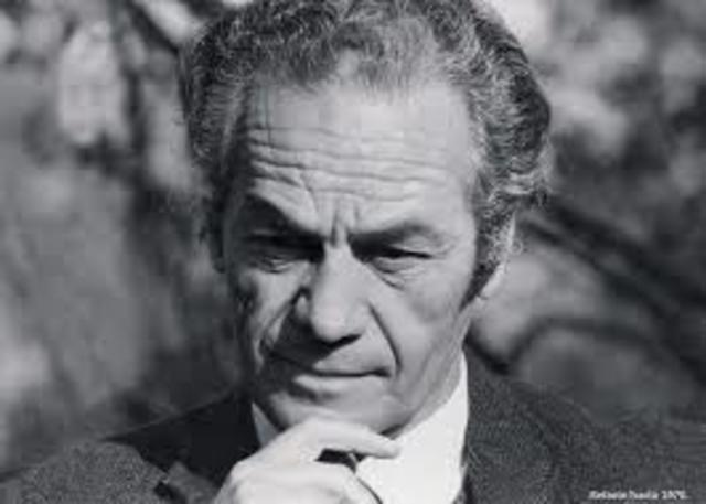 Nicanor Segundo Parra, nació el 5 de septiembre de 1914 en Chile, fue poeta y académico.