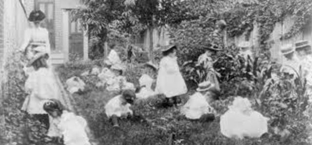 Froebel opens first kindergarten in Germany