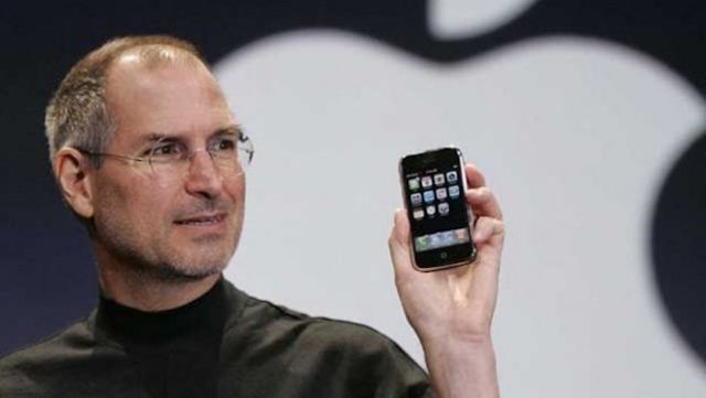 Muere Steve Job, empresario innovador  de la era digital.