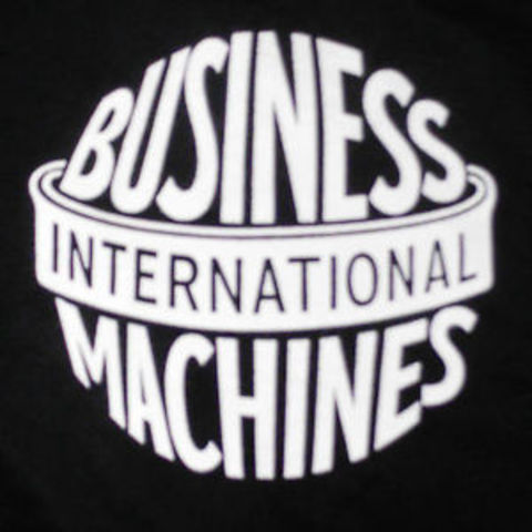 IBM anuncia su primera computadora personal (PC)