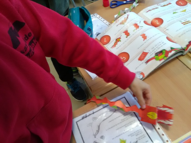 Stick the pieces of dragon together