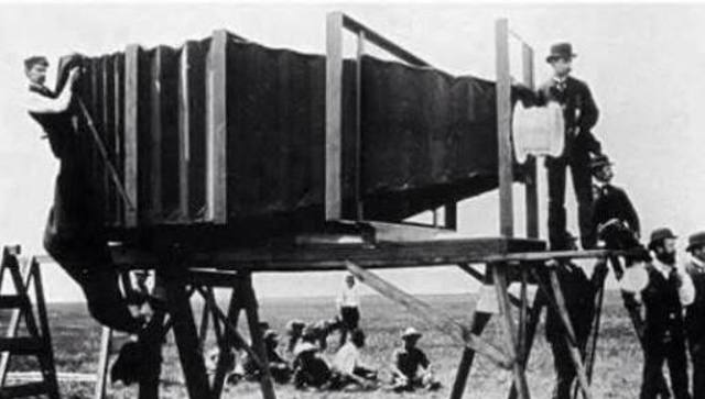 Alexander Wolcott invented the first camera.