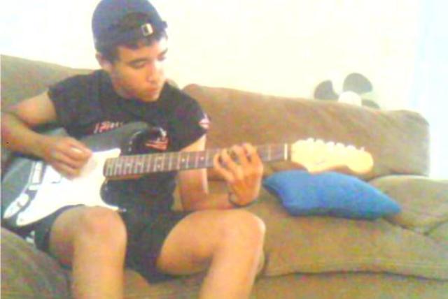 Primera guitarra eléctrica