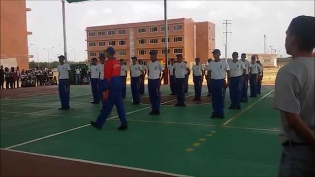 Se emplea la enseñanza de la Educación Física bajo el enfoque MILITAR.