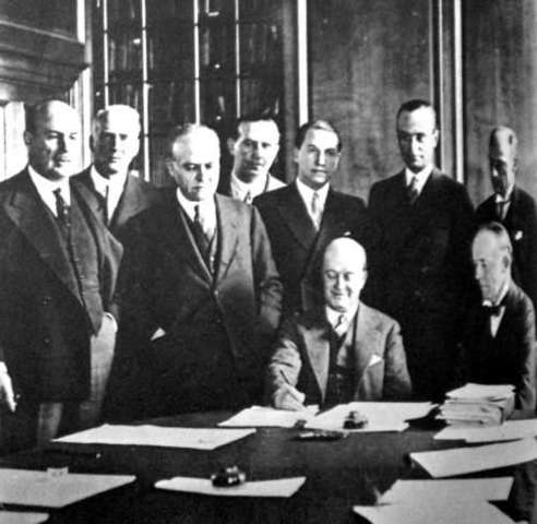 Se firma el tratado de No Intervencion