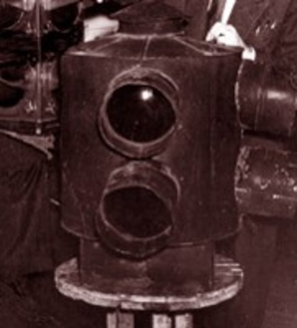 Semáforo luminoso: regula el tráfico.