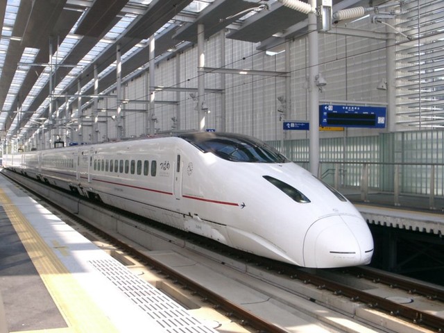 El Tren Bala Japonés Japón fue uno de los primeros países en tener una línea ferroviaria de alta velocidad.