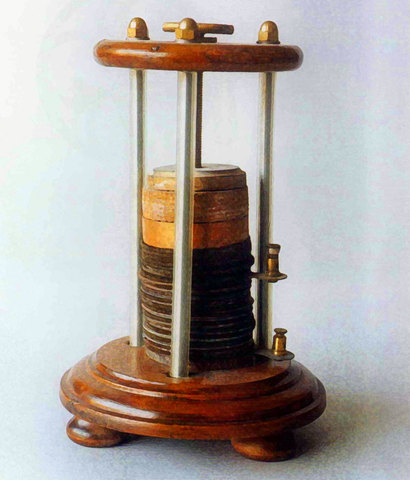 Alessandro Volta creó la pila voltaica