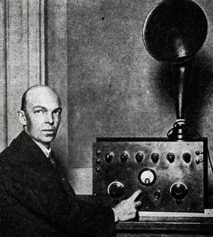 Edwin Armstrong describió un sistema de radio de alta calidad