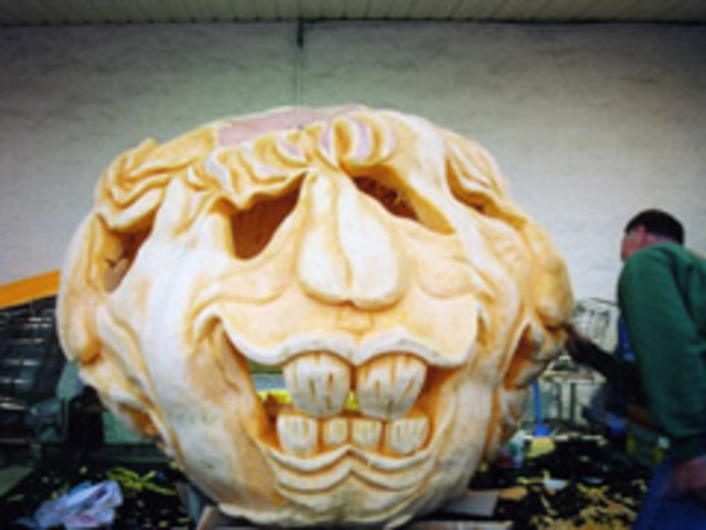 World's Largest Jack-O-Lantern Carved