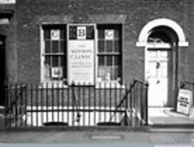 Margaret Sanger Opens 1st " Birth Control Clinic  in the US