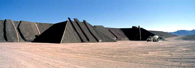 Heizer inizia a lavorare all’opera "City".