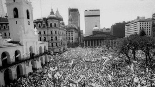 Vuelve la democracia a Argentina