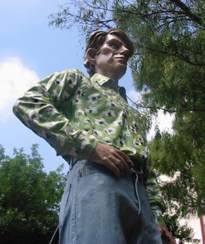 HOMENAJE POST-MORTEM