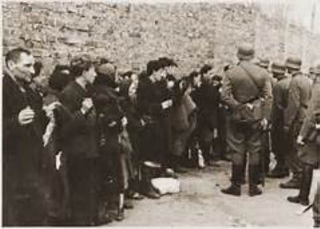 Warsaw Ghetto uprising (History.com)