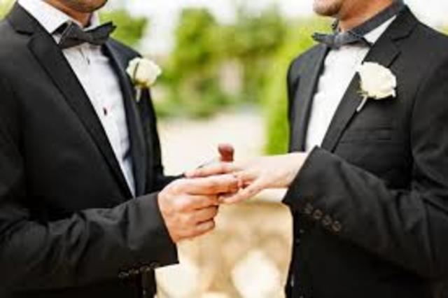ESPAÑA LEGALIZA EL MATRIMONIO GAY