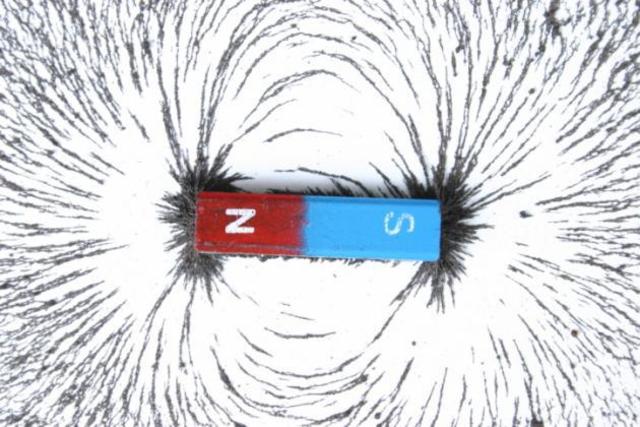 Pierre de Mouricort, mediante carta a amigo explica los principios del magnetismo