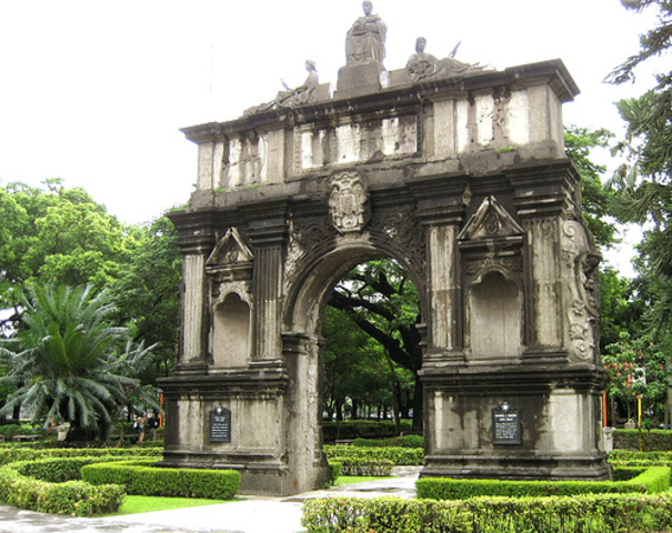 University of Santo Tomas established